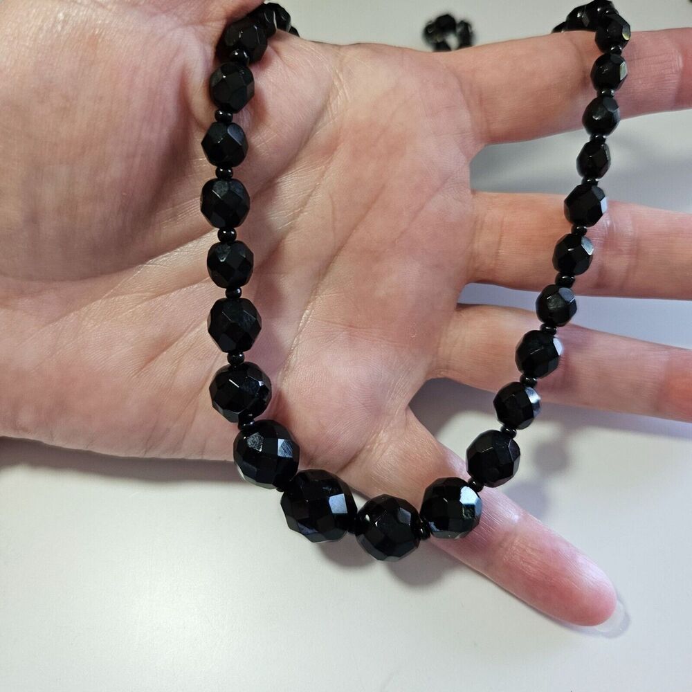 Vintage faceted black beaded necklace 14-16"